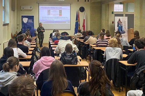 Zajęcia na temat „Zawód Żołnierz” w Liceum Ogólnokształcącym nr XIII  we Wrocławiu