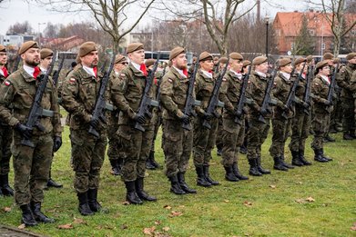 Przysięga wojskowa żołnierzy Wojsk Obrony Terytorialnej w Trzebnicy